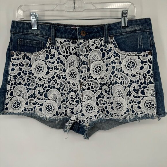 Forever 21 Women's Distressed Denim Shorts Lace Overlay size 30 jean - Picture 5 of 8